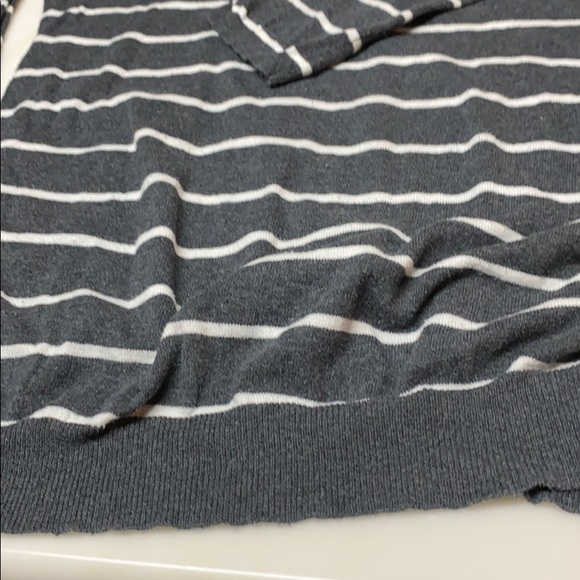 Motherhood Med gray V neck, long sl, ruched,banded - Picture 3 of 4